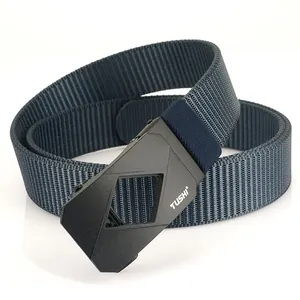Ceinture homme en toile de nylon bleu marine avec boucle automatique noire mate et tissée