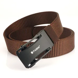 Brauner Nylon-Canvas-Outdoor-Gürtel mit mattschwarzer Automatik-Schnalle und Webstruktur