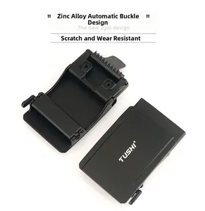 Détail de la boucle automatique en alliage de zinc antirayure au fini noir mat