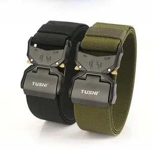 Détail de ceintures tactiques montrant les boucles à dégagement rapide et le nylon résistant
