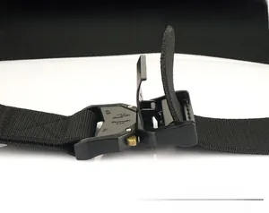 Détail de la ceinture tactique en nylon avec boucle en alliage robuste à dégagement rapide