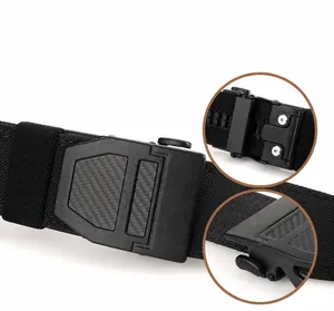 Détails de la boucle automatique avec texture carbone et sangle en nylon réglable du ceinturon