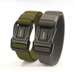 Détail de ceintures tactiques vert militaire et gris avec boucles en alliage rapide
