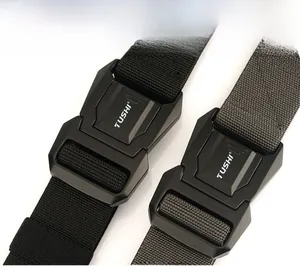 Gros plan sur la ceinture tactique en nylon avec boucle rapide en alliage d'aluminium