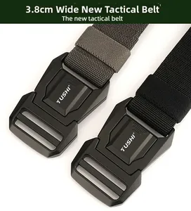 Détail d'une ceinture tactique en nylon de 3,8 cm avec boucle rapide et logo TUSHI