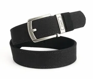Détail de la boucle en alliage de zinc mat et de la sangle tactique en nylon durable