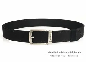 Détail d'une ceinture tactique en nylon avec boucle automatique métallique robuste