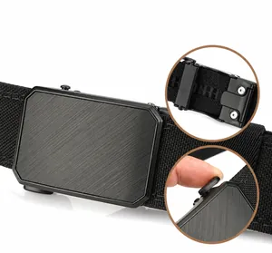 Détail de la ceinture tactique en nylon noir avec boucle automatique et mécanisme de déblocage