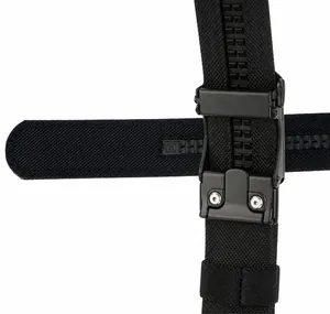 Détail d'une ceinture tactique en nylon 1100D avec tissage double couche et boucle