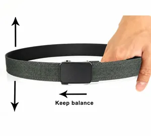 Vue détaillée d'une ceinture tactique en nylon gris avec boucle automatique noire