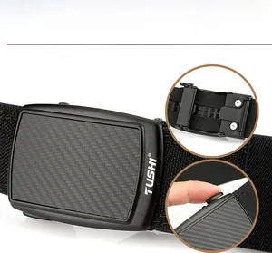 Vue détaillée de la ceinture tactique en nylon montrant la boucle automatique en carbone