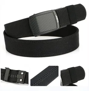 Détails de la ceinture tactique en nylon avec boucle carbone et fentes de réglage