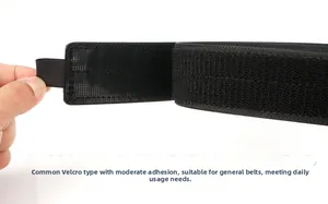 Détail de la ceinture tactique en nylon avec fermeture auto-agrippante et languette de tirage