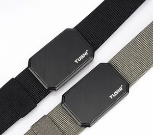 Detailopname van tactische riemen met magnetische gesp in zwart en groen parelnylon
