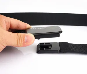 Detailopname van tactische nylon riem met magnetische snelsluiting van zinklegering