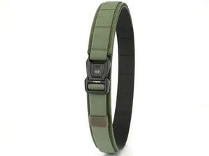 Dettaglio della cintura tattica in nylon verde militare con fibbia a sgancio rapido TUSHI