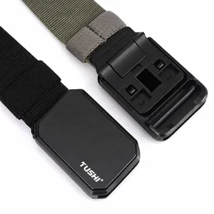Detailweergave van nylon tactische riem met magnetische legering snelsluitingen