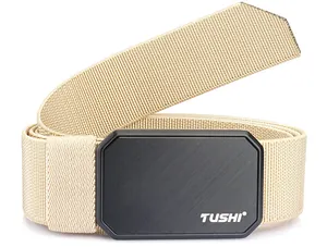 Detail van kaki nylon riem met zwarte legering gesp en gegraveerd TUSHI-logo