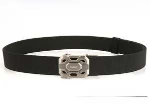 Detail of a 3.8cm tactical nylon belt with a silver-gray metal quick-release buckle
