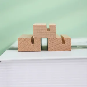 Set de 3 soportes minimalistas de madera para tarjetas con veta natural y ranura