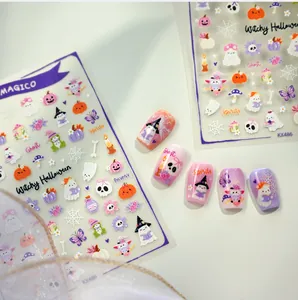 Detalle de las pegatinas de uñas KX486 de Halloween con motivos de fantasmas y calabazas