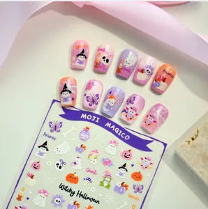 Detalle de pegatinas nail art de Halloween con lindos motivos calabaza y fantasma