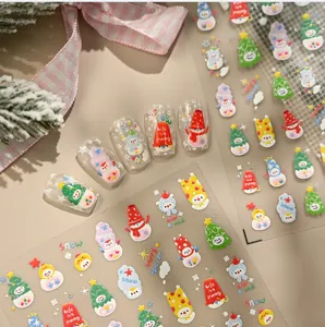 Détail des stickers ongles Noël en relief 3D avec motifs bonhomme de neige et sapin