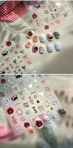 Detail von Weihnachts-Nagelaufklebern mit schwarzen Katzen, Äpfeln und Schneemann-Motiven