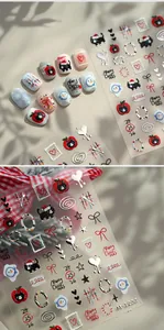 Detail von 3D-Weihnachts-Nagelstickern mit geprägten Katzen- und Schneemannmotiven