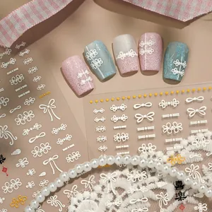 Stickers ongles 3D style chinois avec nœuds en dentelle blanche et motifs floraux