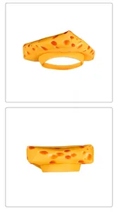 Vues détaillées du chapeau créatif en éponge gâteau au fromage avec design de fromage 3D