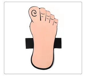 Vue détaillée du support de pied rose avec coutures noires et motifs en spirale