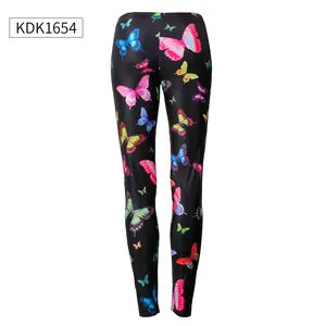 Detaillierte Ansicht der schwarzen Damen-Leggings mit lebhaften bunten Schmetterlingsdrucken
