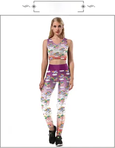 Détail de l'ensemble de yoga taille haute avec imprimé licorne et dégradé de rose