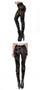 Dettagli dei leggings di Halloween con stampe di zucca, fantasma e strega ad alta risoluzione