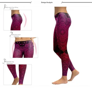 Dettaglio dei leggings da yoga a vita alta con stampa floreale mandala rosa viola