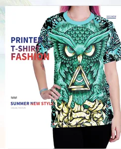 Détail de l'imprimé hibou et œil 3D sur un t-shirt vert à col rond décontracté