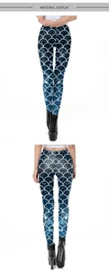 Détail du legging imprimé écailles de poisson avec motif de sirène bleu et blanc