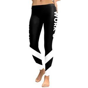 Slankmakende legging met digitale kattenprint en WORK OUT tekst op de zijkant