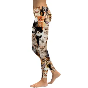 Nauwsluitende legging met hoge taille en een realistische fotocollage van katten