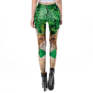 Leggings de mujer para San Patricio con estampado de tréboles y gatos en fondo negro