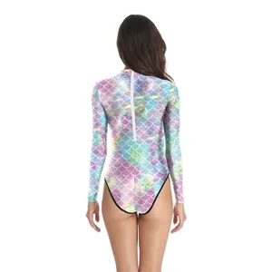 Costume intero a maniche lunghe con stampa a scaglie di sirena e zip sulla schiena