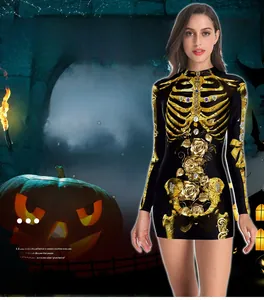 Détails de l'imprimé squelette doré et roses sur robe courte Halloween moulante