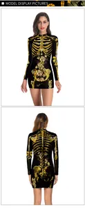 Vues avant et arrière d'une robe d'Halloween à manches longues avec squelette doré et fleurs