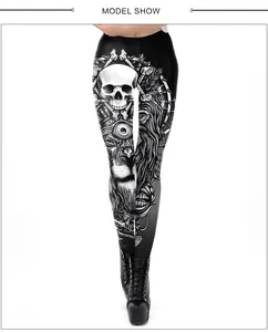 Detalle de leggings de yoga con estampado 3D gótico de calavera y león y botas negras