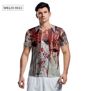 Detalle del estampado 3D realista de órganos sangrientos en la camiseta de terror Halloween