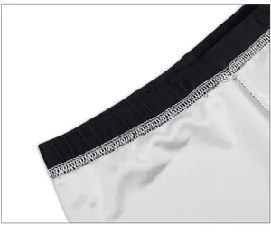 Vista de las costuras de la cintura elástica y líneas de alta densidad en leggings