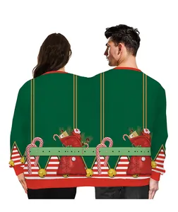 Vista posteriore del maglione natalizio verde per due persone con stampe 3D e bastoncini di zucchero