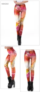Detailansicht der pinken Yoga-Leggings mit geometrischem 3D-Sternenhimmel-Print