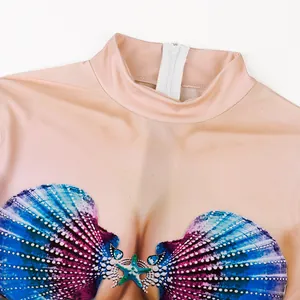 Jumpsuit mit 3D-Körperdruck, Stehkragen und digitalem Muschel-Grafikdesign